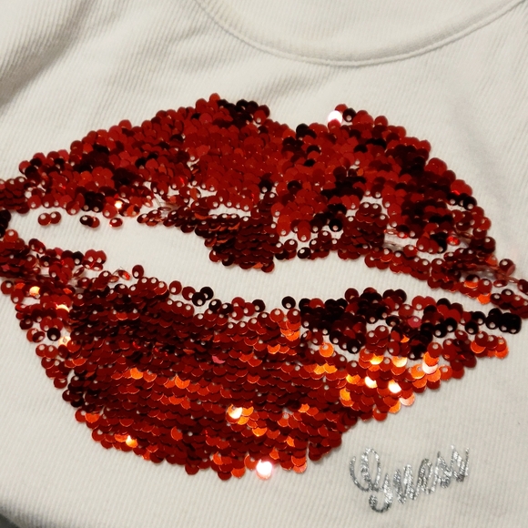 Guess Tank Top with red sequin lips white T-back style. SIZE XL - Picture 2 of 4